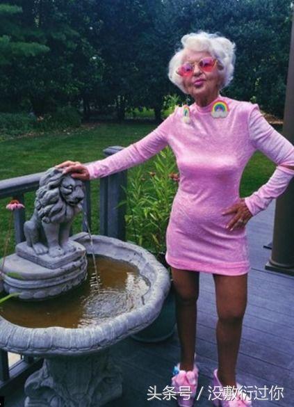 沅江最潮网红奶奶照片