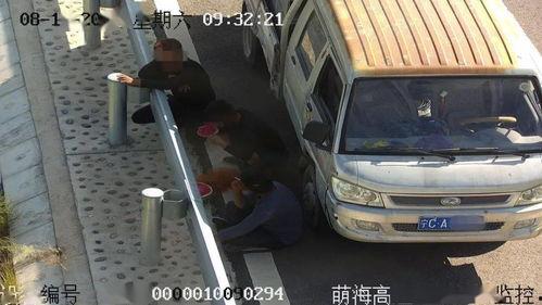 高速违停吃瓜视频,这操作太惊险了！