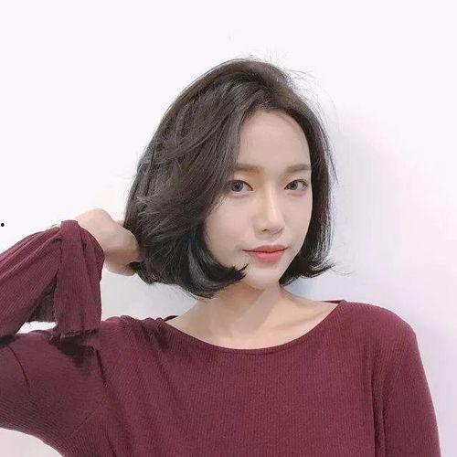 女网红短发图片